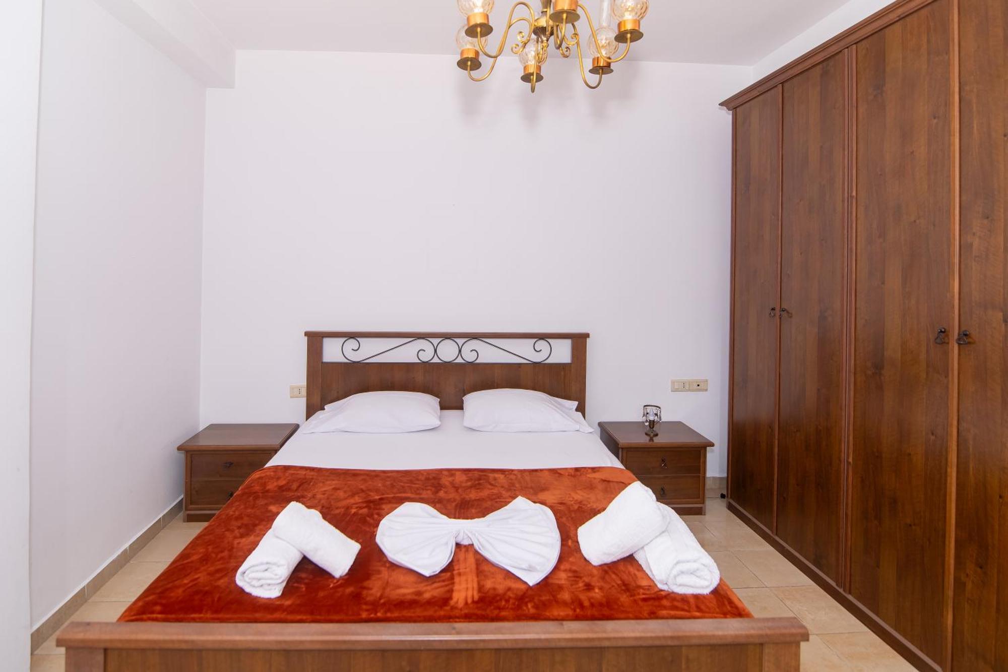 Vintage Blloku Apartment Tirana Bagian luar foto