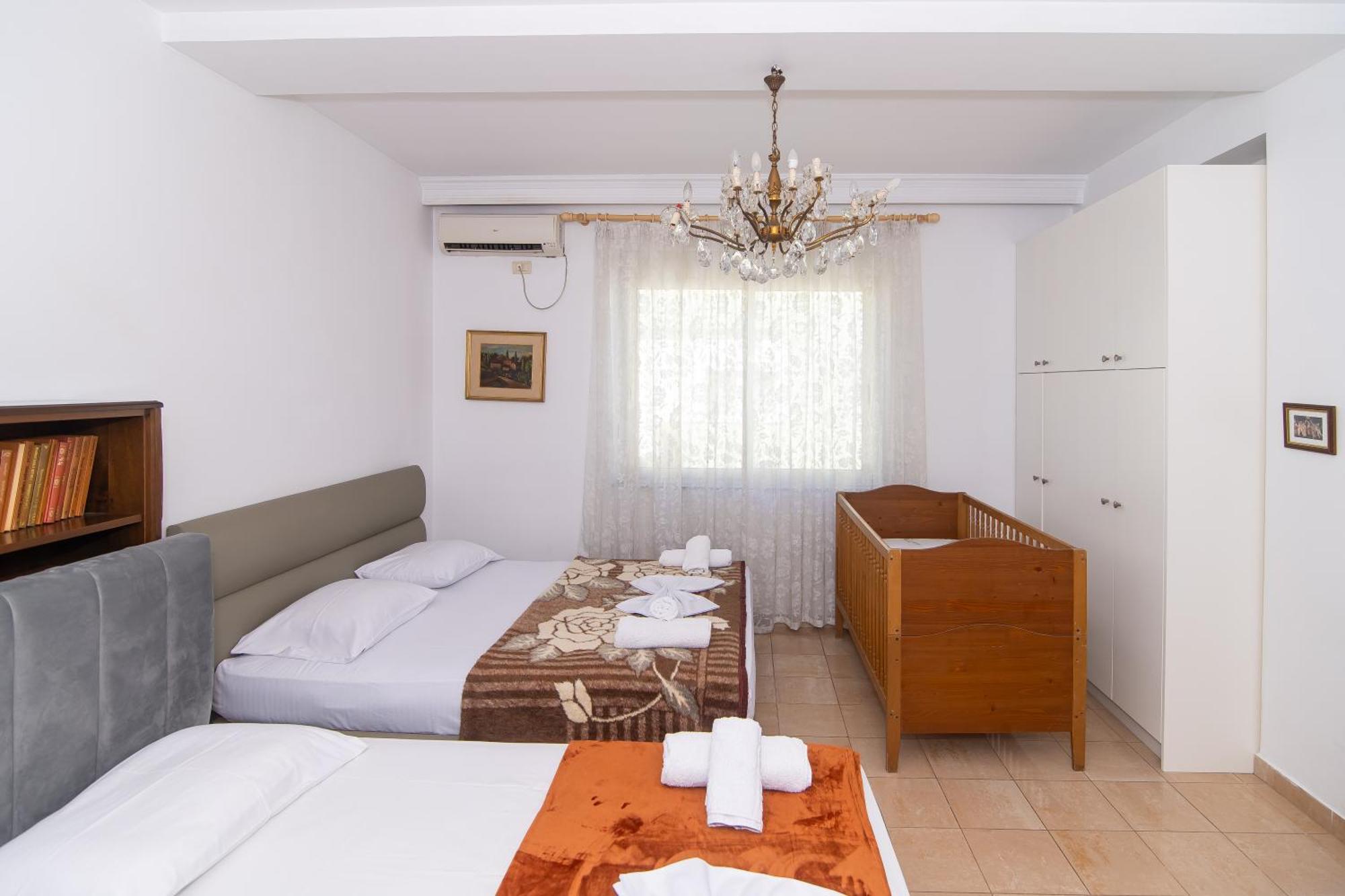 Vintage Blloku Apartment Tirana Bagian luar foto