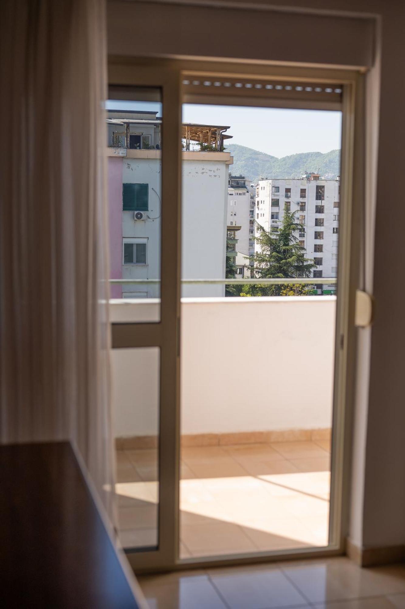 Vintage Blloku Apartment Tirana Bagian luar foto