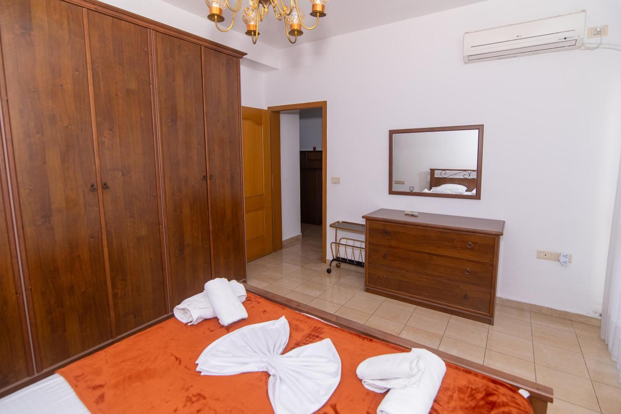 Vintage Blloku Apartment Tirana Bagian luar foto